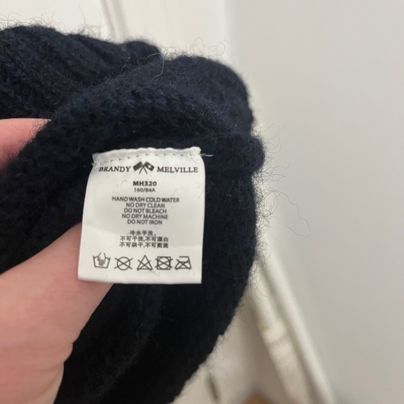 Brandy Melville
Navy Wool Sweater
28” long
23” PTP
90% wool
10% acrylic - Picture 4 of 4